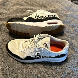 Women’s NIKE shoes